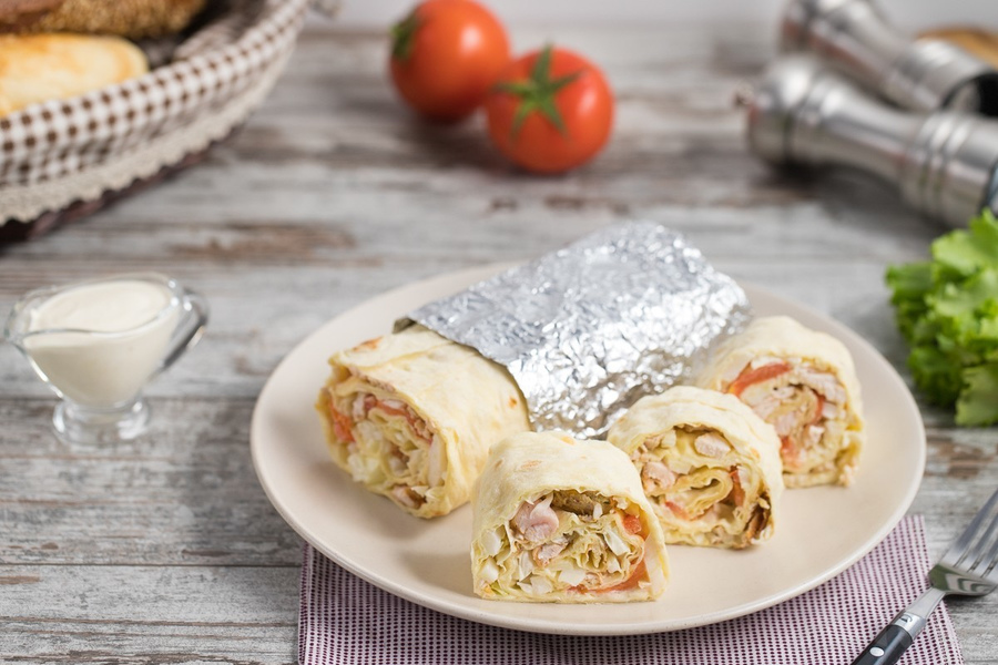 рулетики с яйцом и курицей