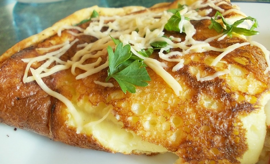 острый омлет с сыром